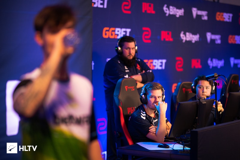 超强的门前 超强的门前