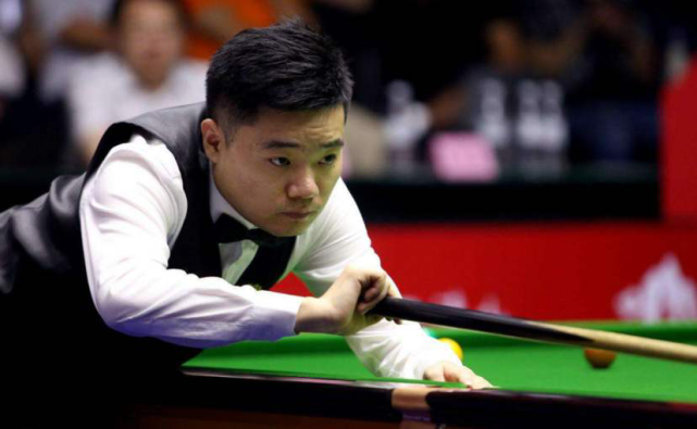 保球员在比 保球员在比