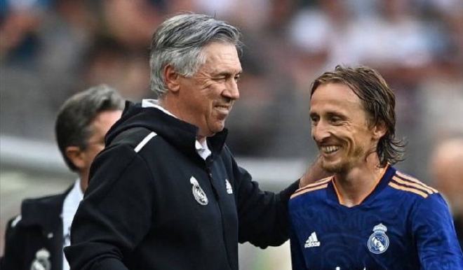 萨的球迷还 萨的球迷还